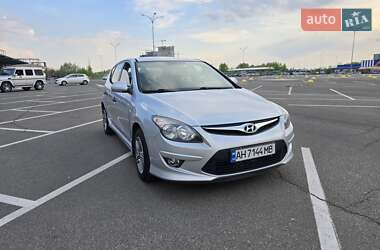 Хетчбек Hyundai i30 2011 в 