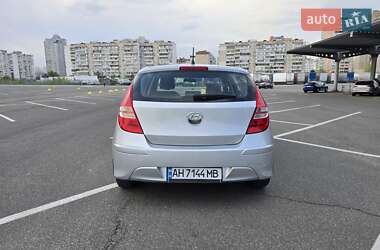 Хетчбек Hyundai i30 2011 в 
