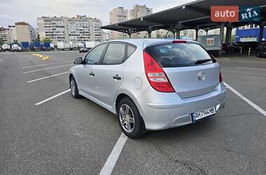 Хетчбек Hyundai i30 2011 в 