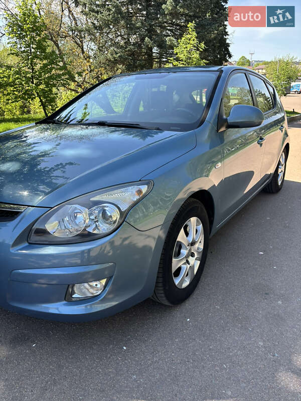 Хэтчбек Hyundai i30 2009 в Житомире