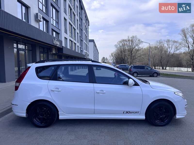Універсал Hyundai i30 2008 в Новояворівську