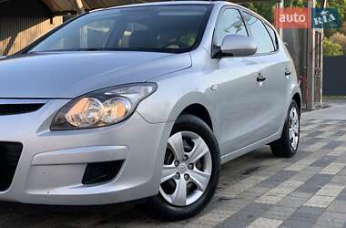 Хэтчбек Hyundai i30 2010 в 