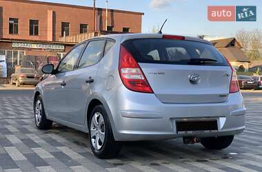 Хэтчбек Hyundai i30 2010 в 