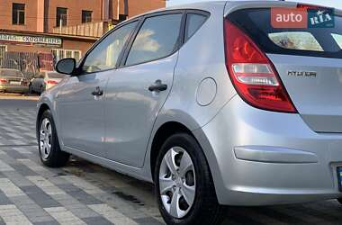 Хэтчбек Hyundai i30 2010 в 