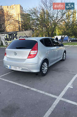 Хетчбек Hyundai i30 2011 в 