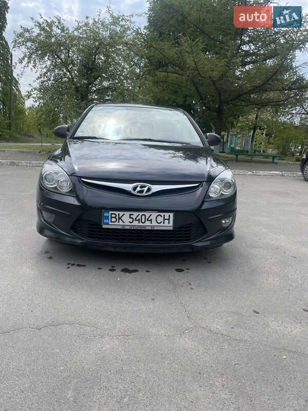 Хэтчбек Hyundai i30 2011 в 