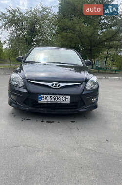 Хэтчбек Hyundai i30 2011 в 