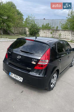 Хэтчбек Hyundai i30 2011 в 