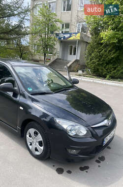 Хэтчбек Hyundai i30 2011 в 