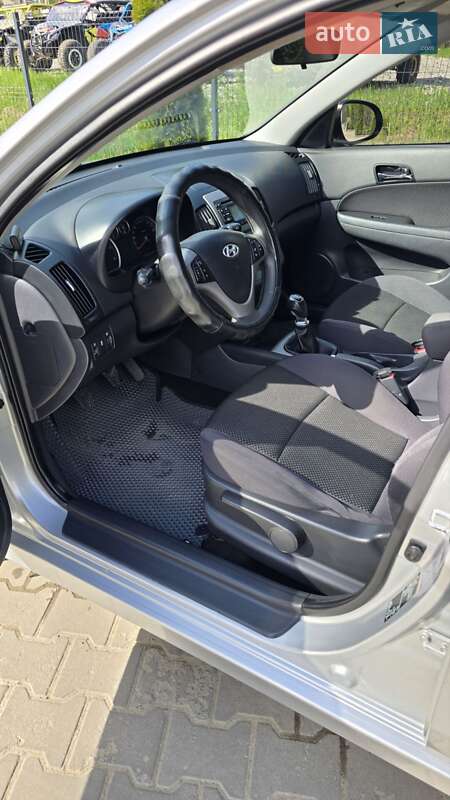 Універсал Hyundai i30 2012 в Яремчі