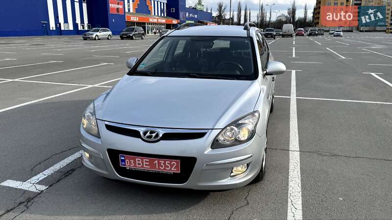 Универсал Hyundai i30 2010 в 