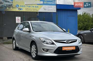 Хетчбек Hyundai i30 2010 в Сумах
