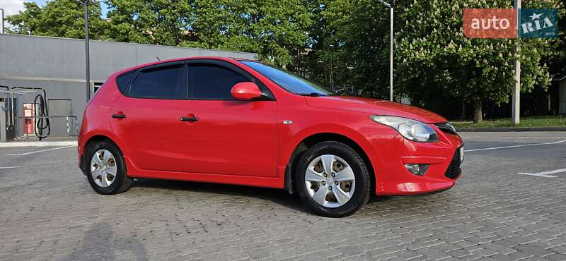 Хэтчбек Hyundai i30 2010 в Харькове