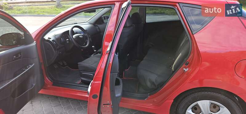 Хэтчбек Hyundai i30 2010 в Харькове