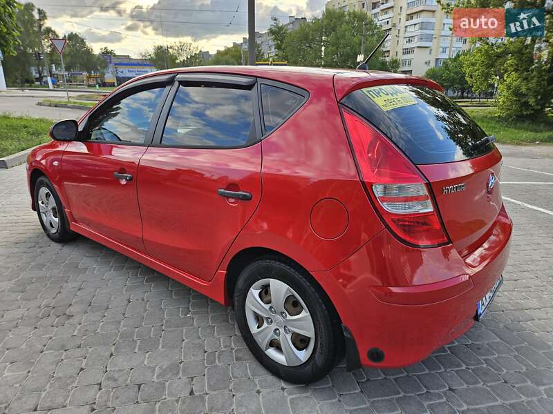 Хэтчбек Hyundai i30 2010 в Харькове