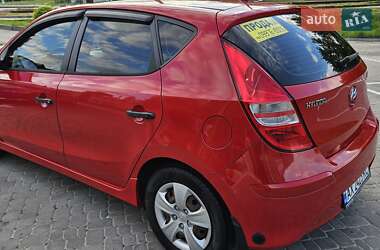Хэтчбек Hyundai i30 2010 в 