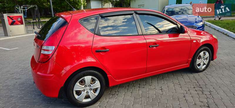 Хэтчбек Hyundai i30 2010 в Харькове