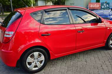 Хэтчбек Hyundai i30 2010 в 