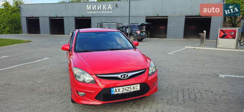 Хэтчбек Hyundai i30 2010 в Харькове