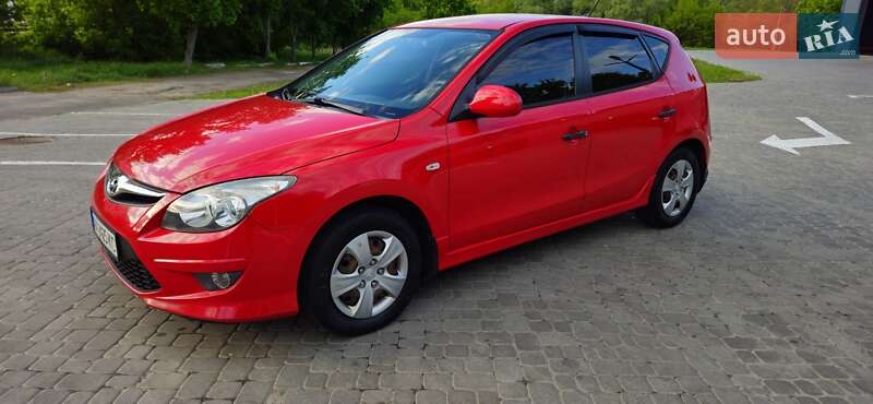 Хэтчбек Hyundai i30 2010 в Харькове