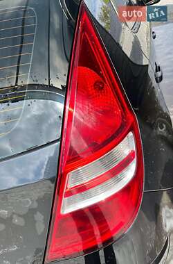 Хетчбек Hyundai i30 2010 в 