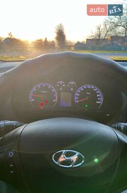 Хетчбек Hyundai i30 2010 в 