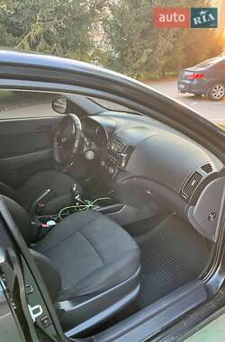 Хетчбек Hyundai i30 2010 в 