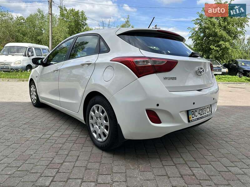 Хэтчбек Hyundai i30 2012 в 