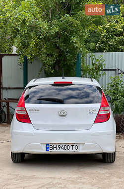 Хетчбек Hyundai i30 2011 в 