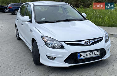 Хэтчбек Hyundai i30 2010 в 
