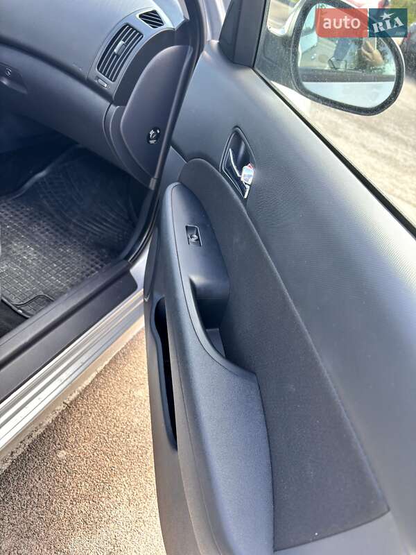 Хетчбек Hyundai i30 2012 в Рівному