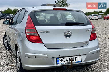 Хэтчбек Hyundai i30 2009 в 