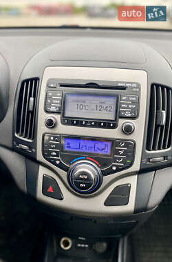 Хэтчбек Hyundai i30 2009 в 