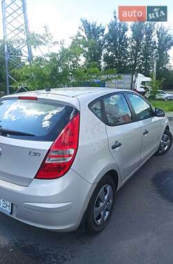 Хэтчбек Hyundai i30 2010 в 