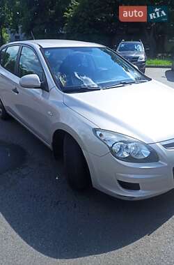 Хэтчбек Hyundai i30 2010 в 