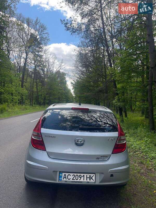 Хэтчбек Hyundai i30 2010 в Киверцах