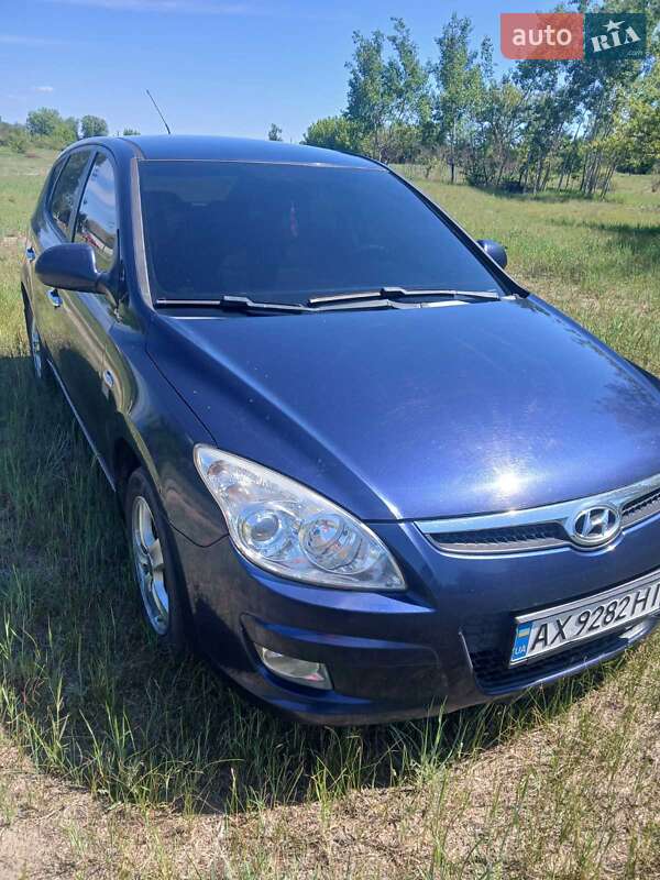 Хетчбек Hyundai i30 2008 в 