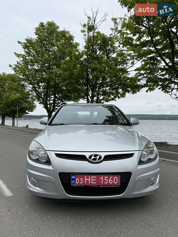 Хэтчбек Hyundai i30 2009 в Бурштыне