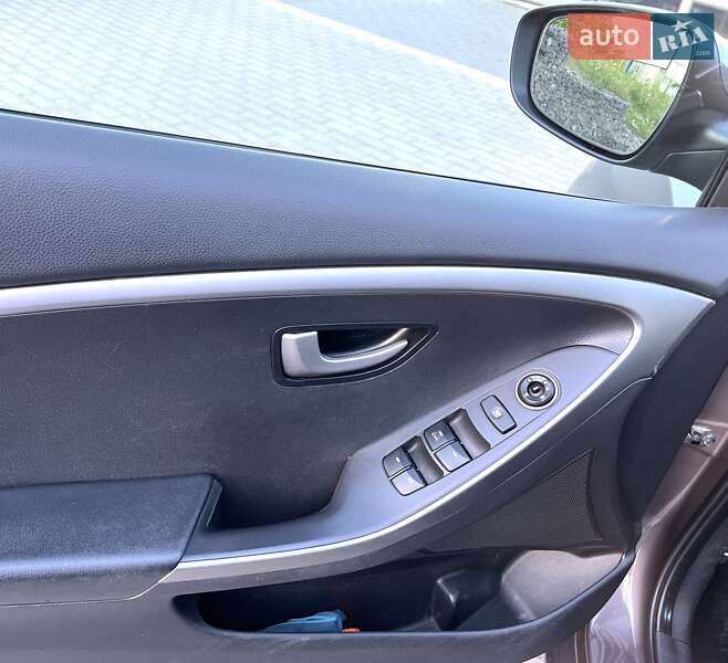 Хэтчбек Hyundai i30 2013 в Ивано-Франковске