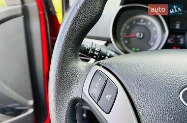Хетчбек Hyundai i30 2013 в 