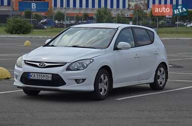 Хэтчбек Hyundai i30 2010 в 