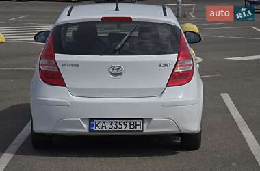Хэтчбек Hyundai i30 2010 в 