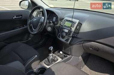 Хэтчбек Hyundai i30 2010 в 
