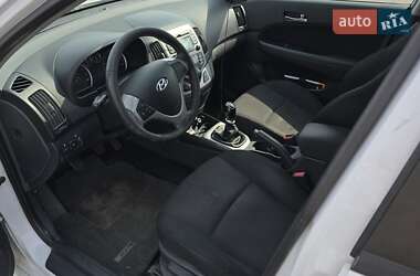 Хэтчбек Hyundai i30 2010 в 