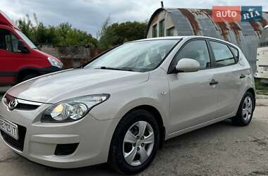 Хэтчбек Hyundai i30 2009 в 