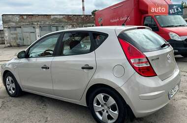 Хэтчбек Hyundai i30 2009 в 