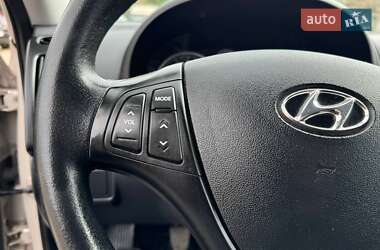 Хэтчбек Hyundai i30 2009 в 