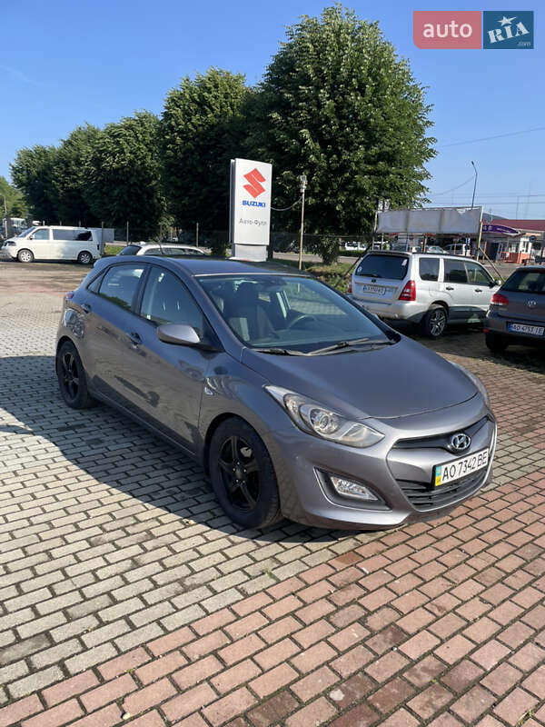 Хэтчбек Hyundai i30 2013 в 
