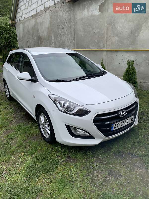 Універсал Hyundai i30 2016 в Ужгороді