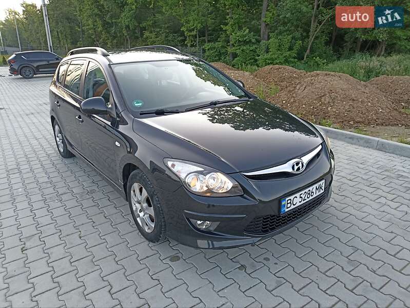 Универсал Hyundai i30 2010 в Львове